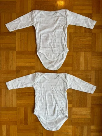 Lot de 2 bodies manches longues 6 mois parfait état