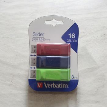 Pack trois CLES USB 16GB USB 2.0 VERBATIM 