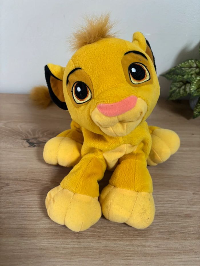 Peluche vintage simba roi lion grelot hasbro Disney 2002 - photo numéro 2
