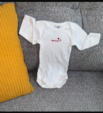 Bodie manches longues blanc inscription petit cœur rouge Petit Bateau