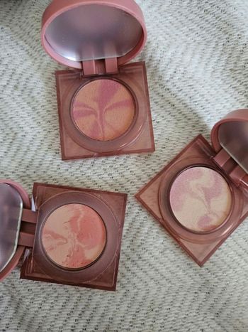 Lot blushes Glowish Huda Beauty