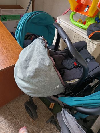 Poussette double joie avec siège auto 