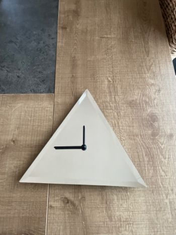 Horloge triangle miroir( 28cm)