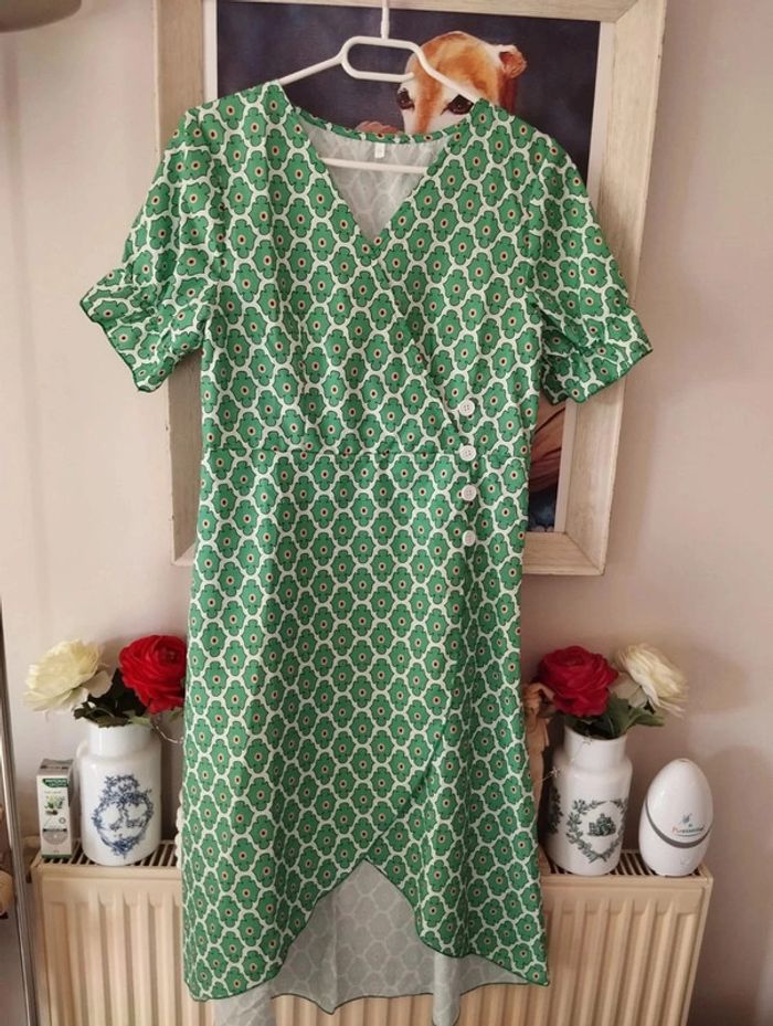 🌿Robe Verte Légère Croisée Graphique T34/36🌿 - photo numéro 11