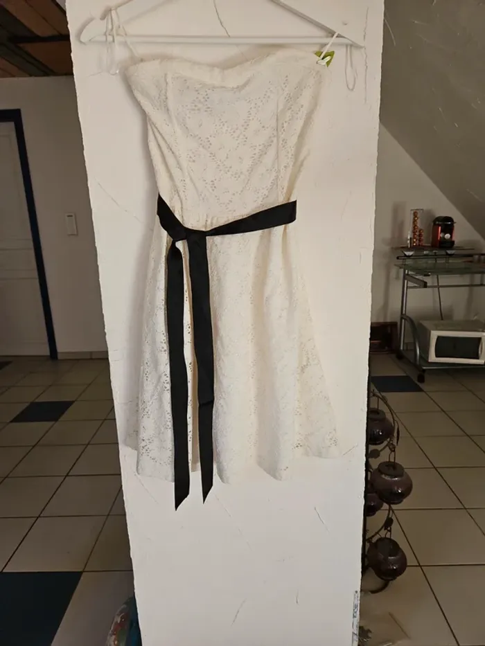 Robe crème sans bretelles - photo numéro 2