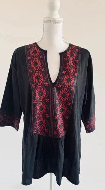 Blouse noir et rouge