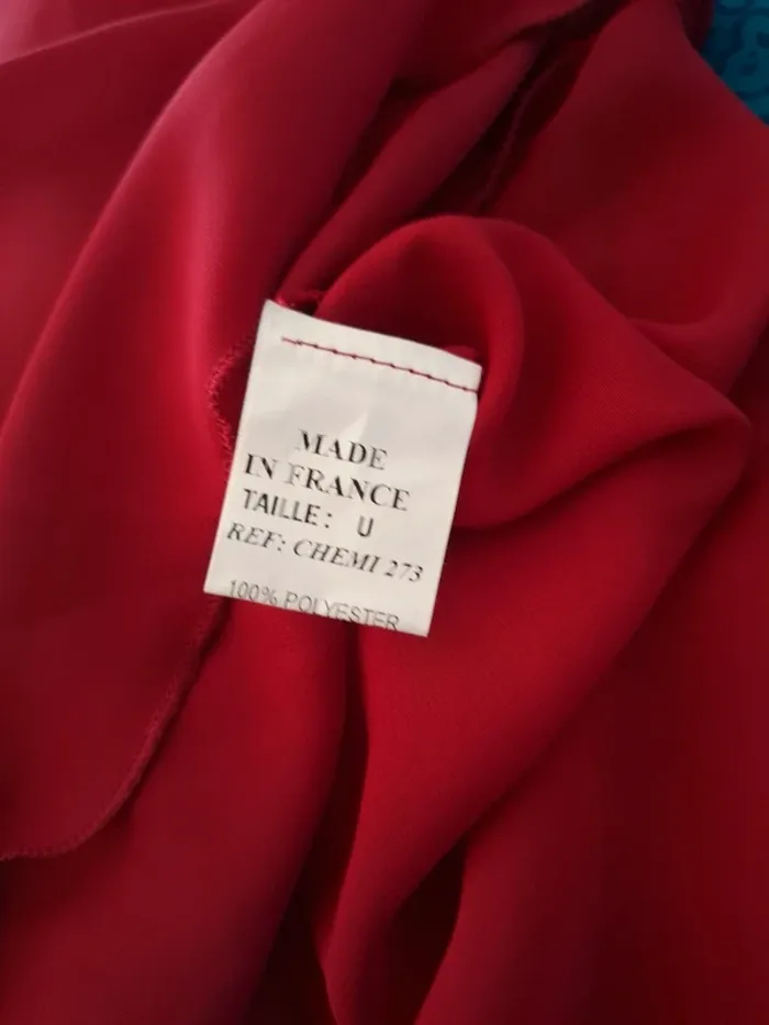 Très belle blouse rouge sombre. - photo numéro 7