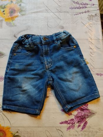 Short bleu foncé 