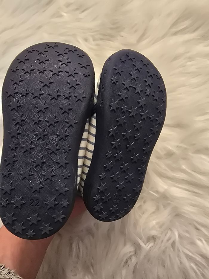 NEUF(non portés) 💙💙💙😍🤩 superbes Chaussons bébé garçon pointure 22💙💙💙(ferme) - photo numéro 5