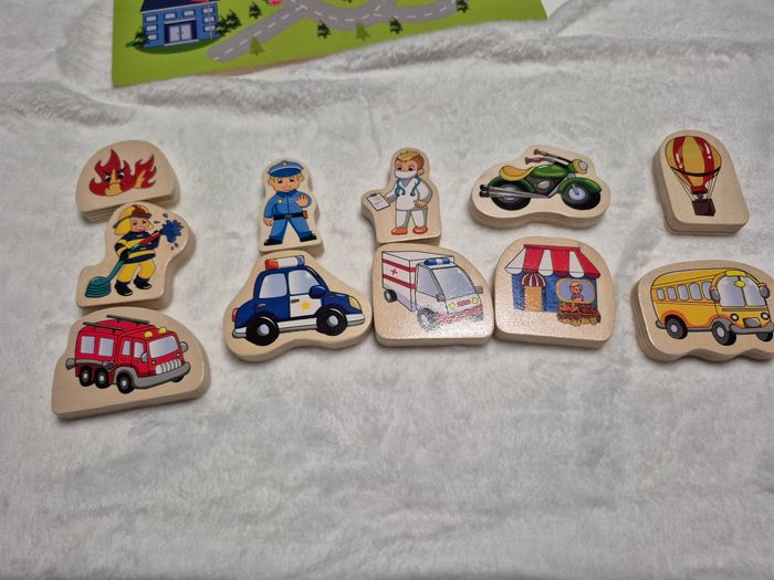 Circuit en bois + 11 figurines en bois - photo numéro 5