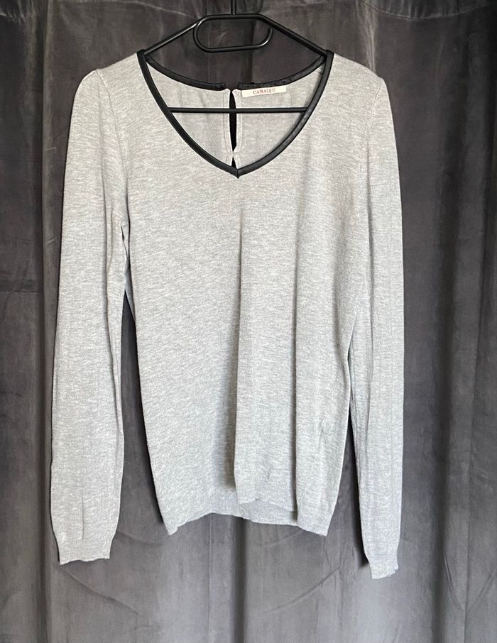 Pull fin avec noeuds à l’arrière