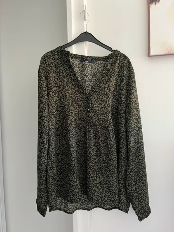 Blouse légère couleur kaki foncé Kiabi T38 très bon état