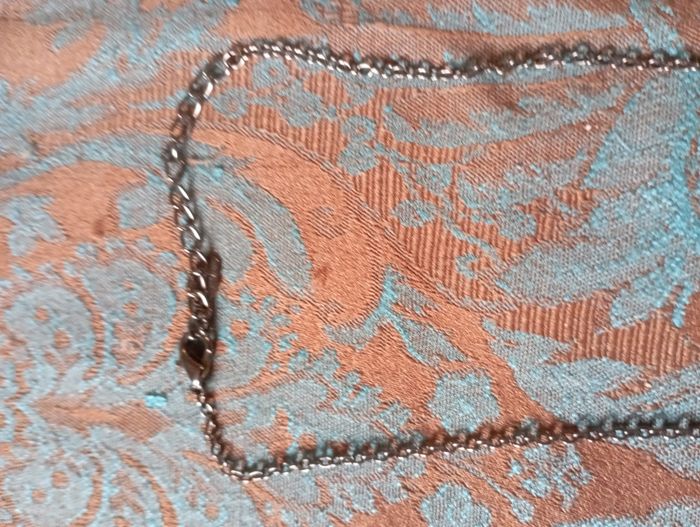 collier avec 3 fleurs mauves - photo numéro 5