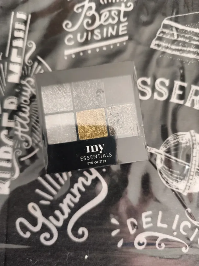 Petite palette paillettes crème