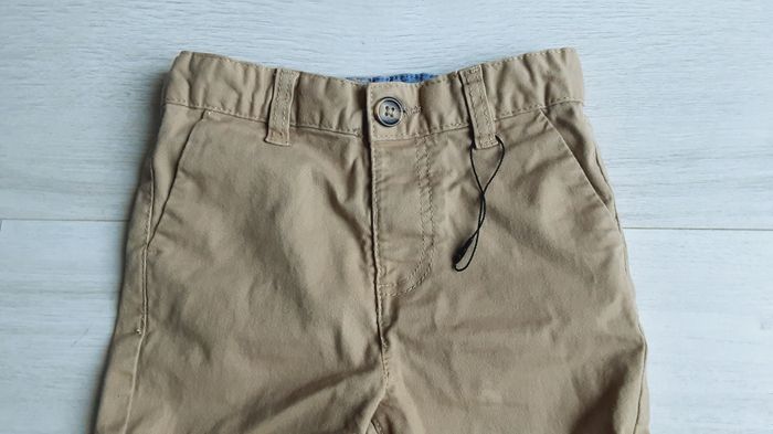 Vêtement garçon short marron Primark 4 ans - photo numéro 2