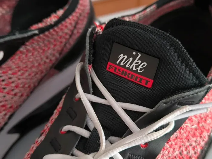 Nike chaussures Air Max FlyKnit Racer coloris rouge / blanc pointure 45 - photo numéro 4