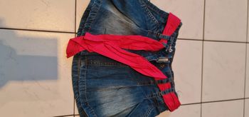 Jupe jean avec ceinture rose..