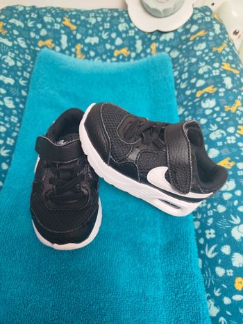 Basket chaussures sport sportwear Nike air max p 21  exee