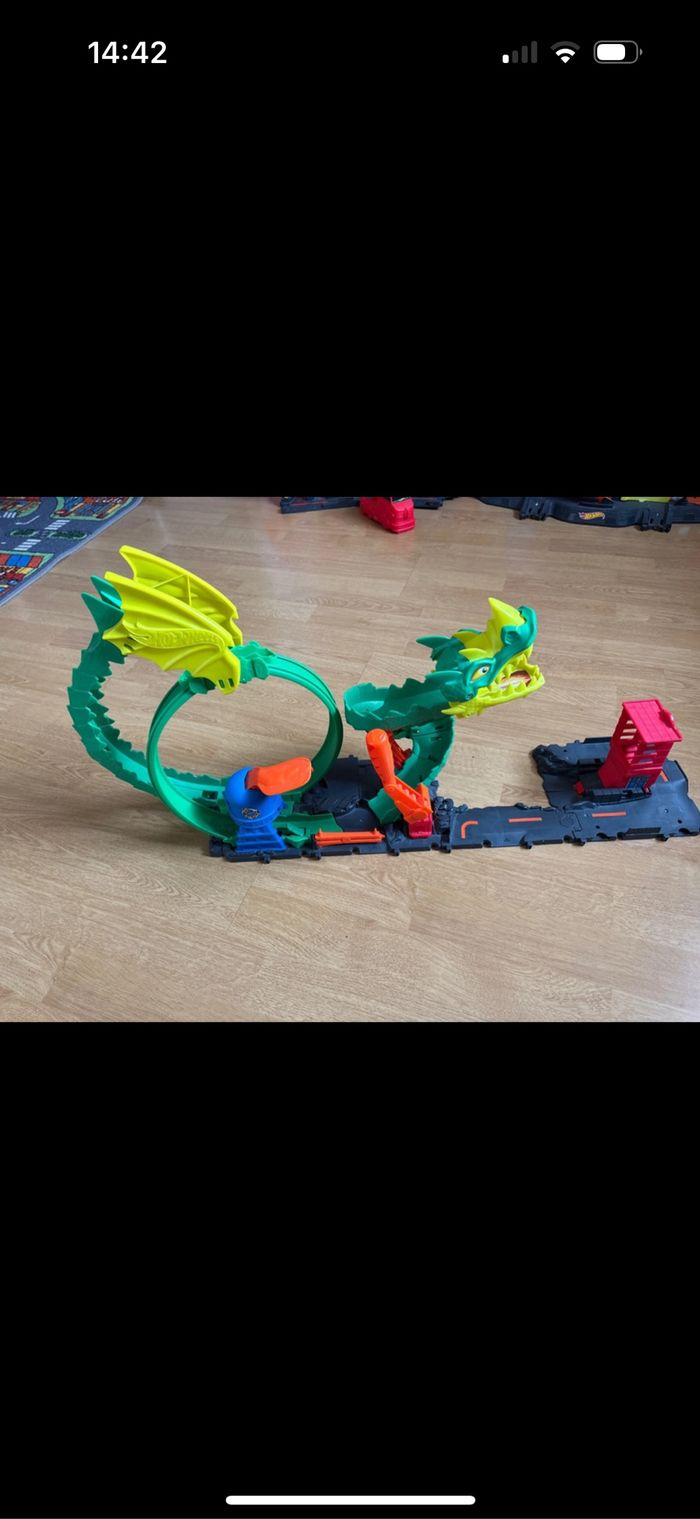 Hot wheels city attaque du dragon de feu