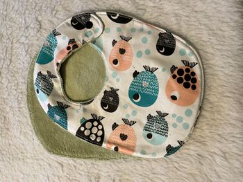 Bavoir amande poisson