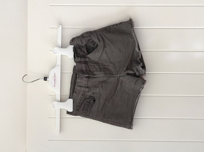 👖 Short en jean gris fille – 7 ans – très bon état - photo numéro 2