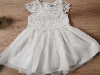 Robe blanche dentelle pour bébé 6-9 mois