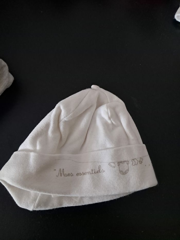 1 bonnet p'tit bisou comme neuf Taille 1 à 3 mois