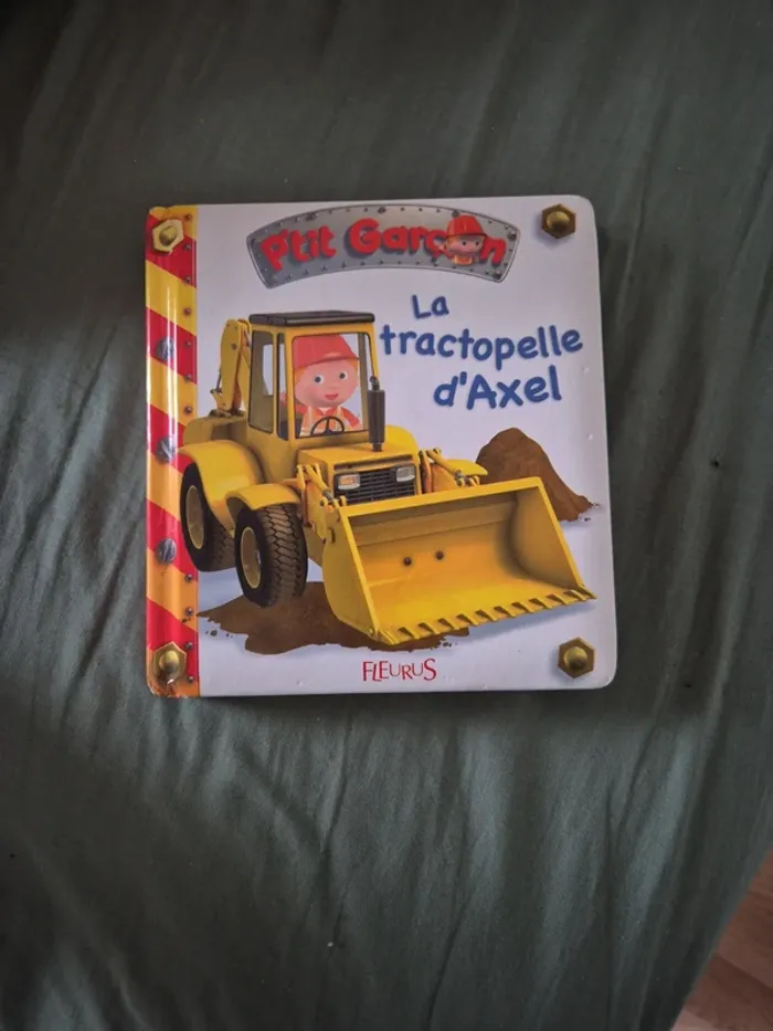 Livre ptit garçon la tractopelle d'axel