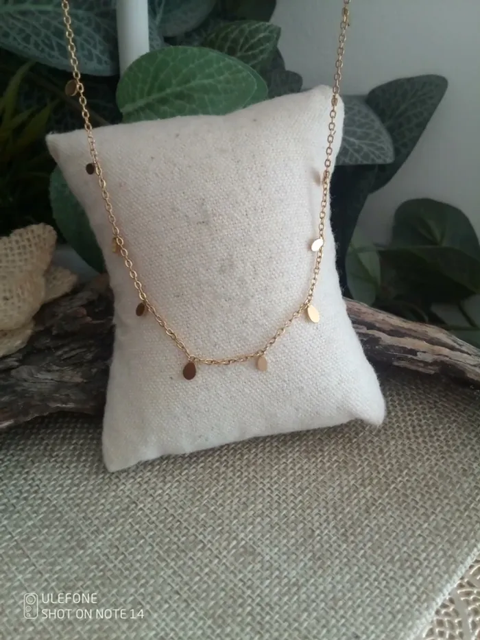 Collier multi gouttes dorées en acier inoxydable