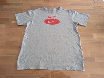 T-shirt 158-170 cm environ 14 ans Nike
