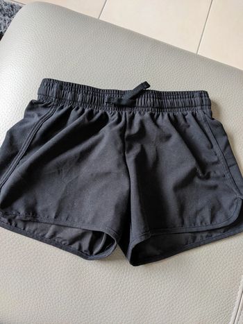 Short fille