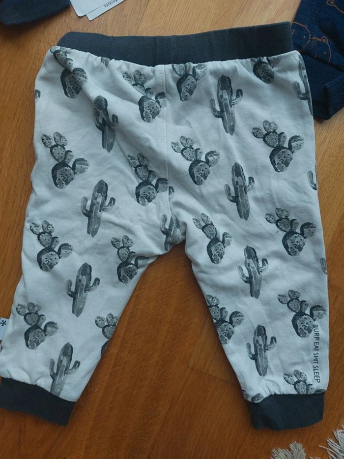 Lot pantalons léger 3 mois - photo numéro 3