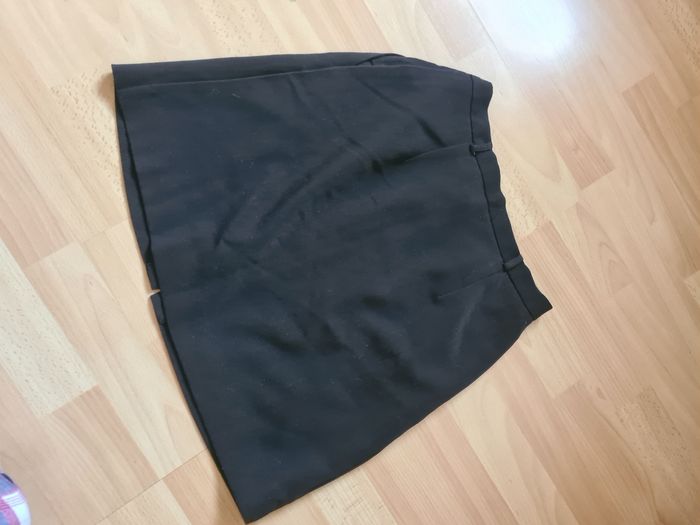Jupe noire / Taille 36 - photo numéro 2