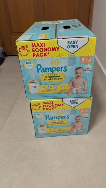 Lot de 2 cartons de pampers premium t3