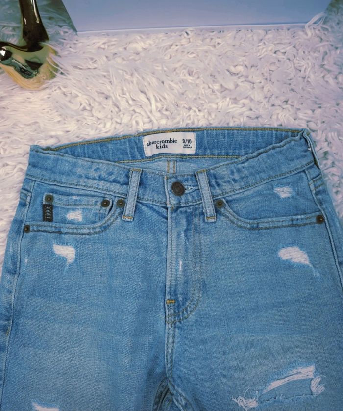 Bermuda en jean bleu clair délavé Garçon taille 9/10 ans marque Abercrombie 🎸 - photo numéro 6