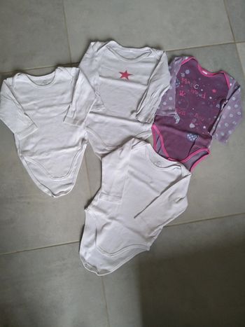 Lot de 4 bodys manches longues en 18 mois