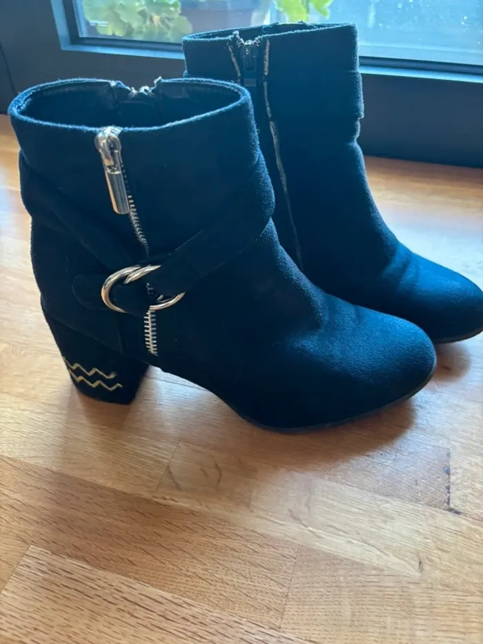 Jolie paire de bottines femme 39