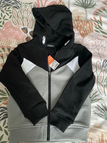 Sweat à capuche Neuf