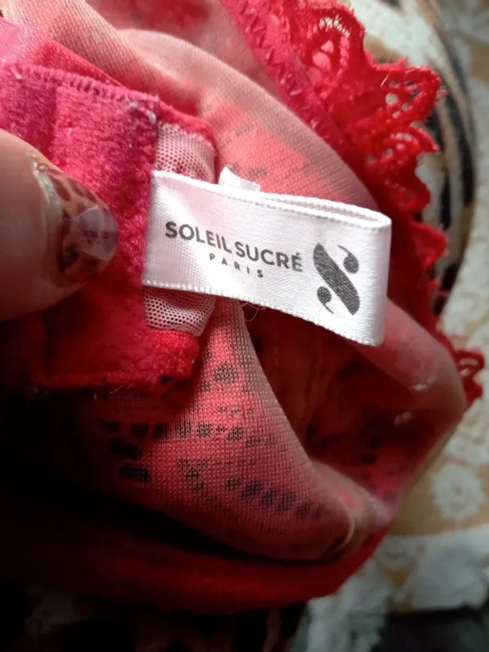 Soutien gorge rouge dentelle sans armatures - photo numéro 5