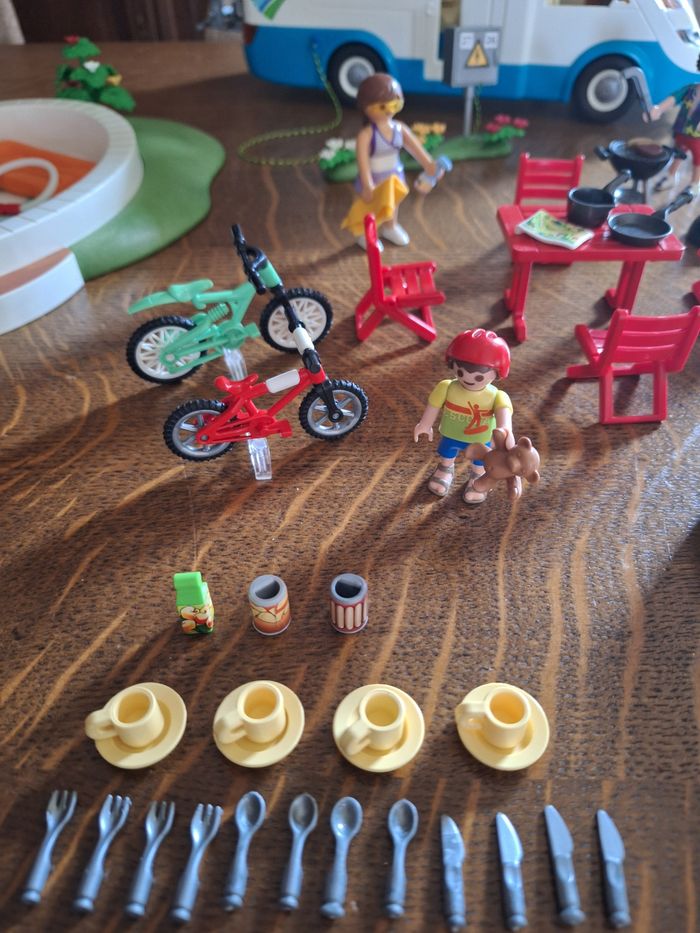 Playmobil camping car 70088 + piscine 9422 - photo numéro 3