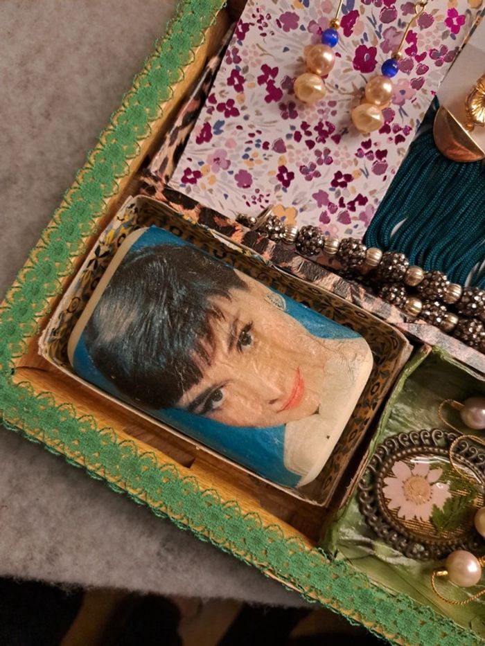 Boîte avec bijoux diverses multicolore - photo numéro 2