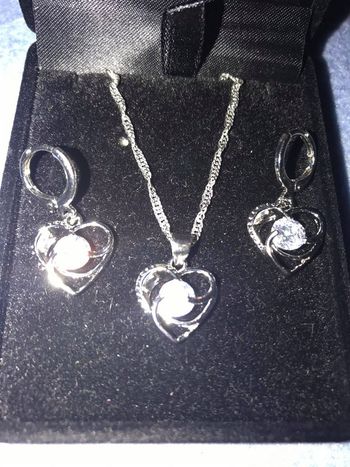 Ensemble bijoux -Collier et paire de boucle d'oreilles