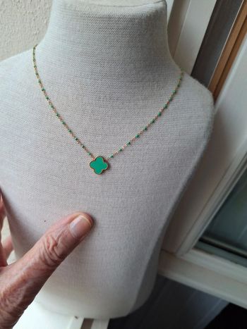 Ravissant collier trèfle 🍀  vert ,réglable