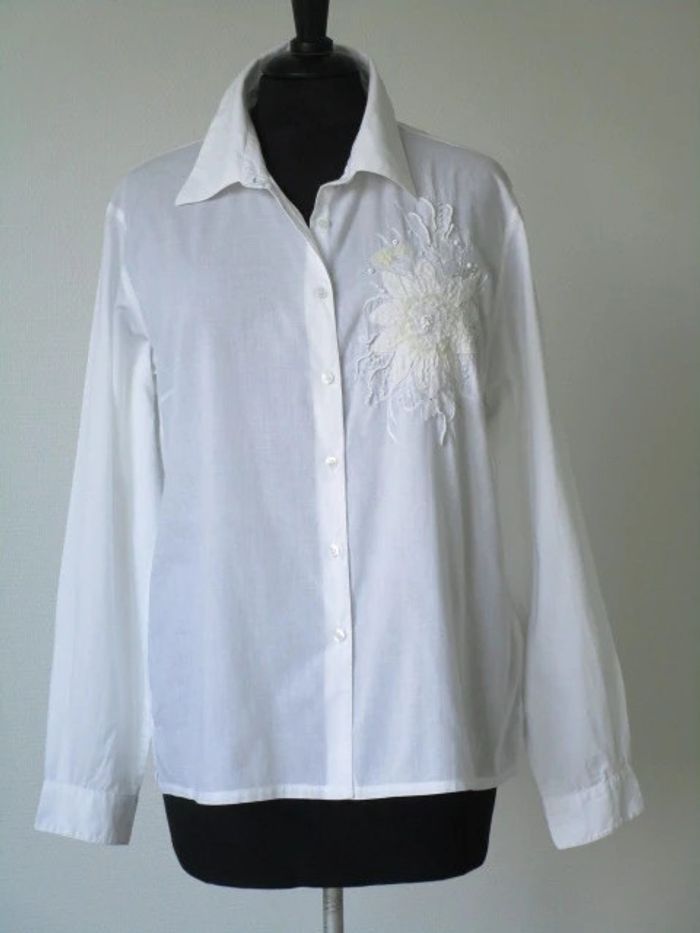 Chemise blanche vintage fleur 40/42 TBE - photo numéro 2