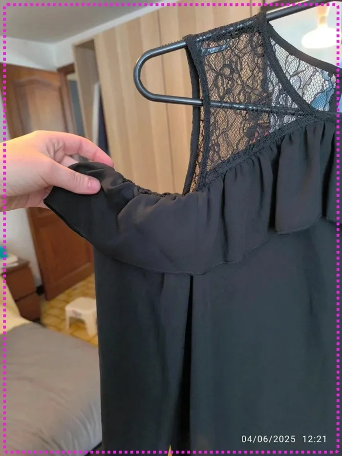 Haut noir dentelle - photo numéro 2