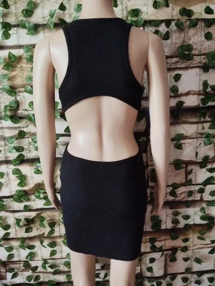 🌸Robe noire ouverte Bershka Taille 34🌸 - photo numéro 3