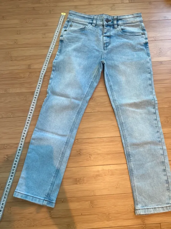 8 ans - pantalon matière jeans avec élastique de réglage à l’intérieur état impeccable