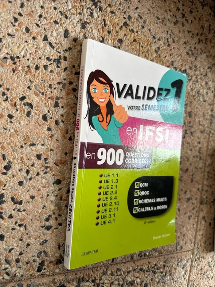 Livre validé votre semestre un en IFSI en 900 questions corrigé - photo numéro 2