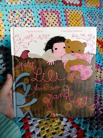 Livre petite Lili dans son grand lit