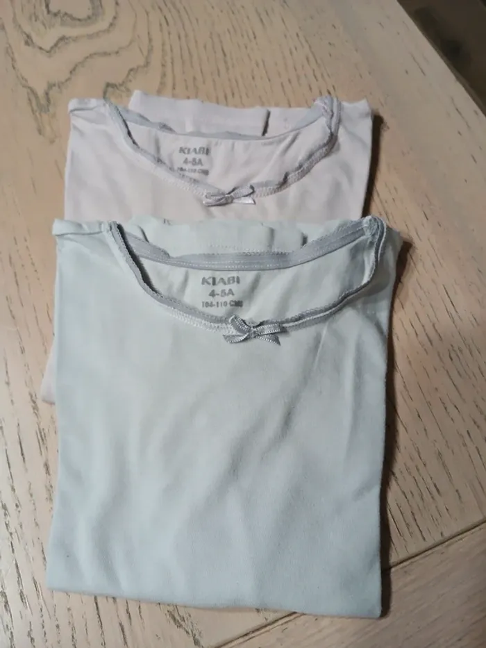 Lot 2 chemises sous vêtements fille 4/5 ans